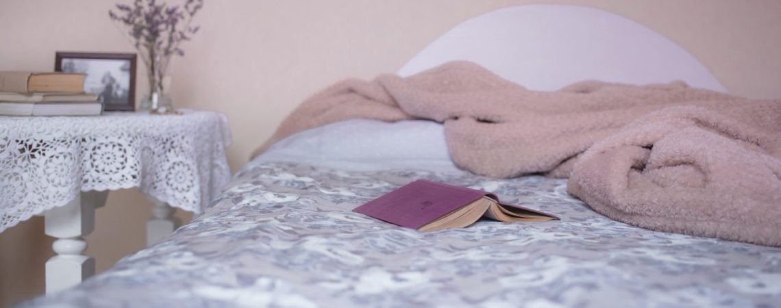 grey-and-white-floral-bed-comforter-129062